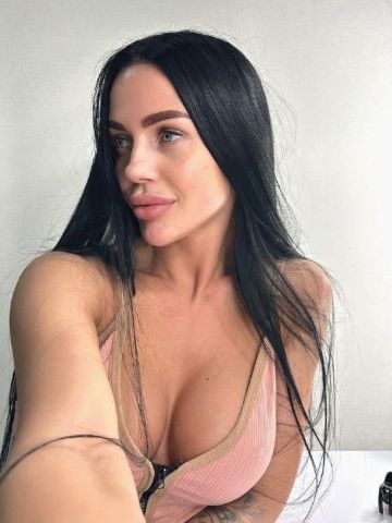 Майя Стройная Брюнетка